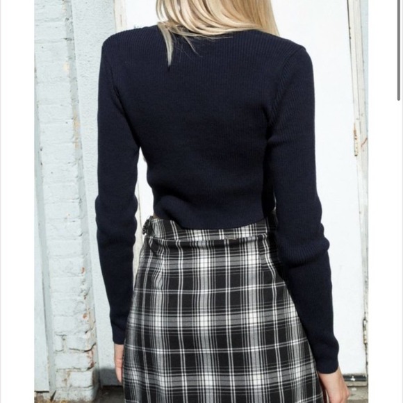 Brandy Melville Milena V Neck Sweater navy blue - Picture 3 of 10